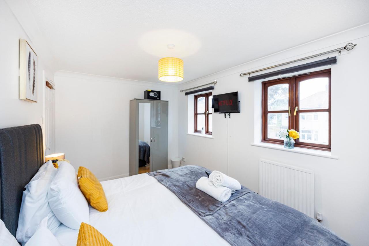 Lovely 2 Bd Hse With Parking Near Excel 런던 외부 사진