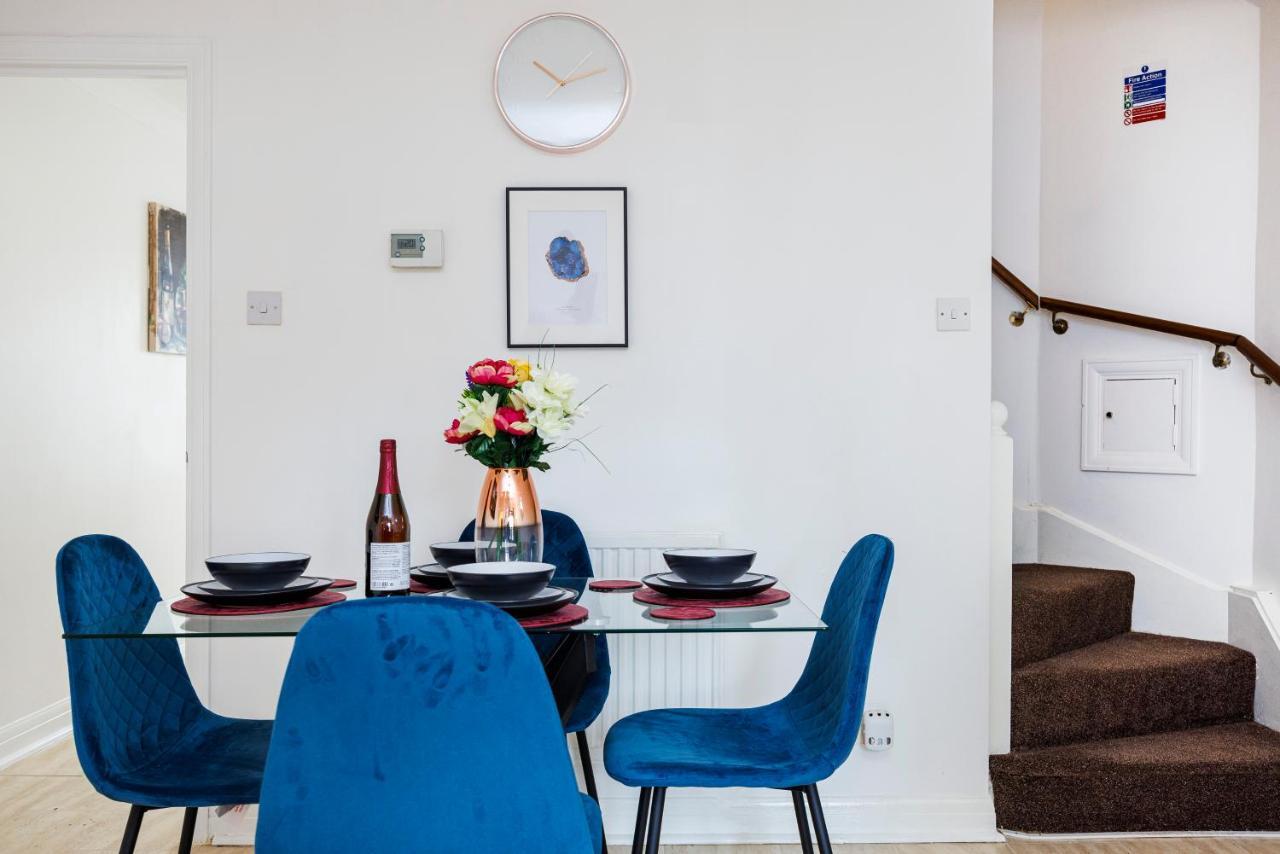 Lovely 2 Bd Hse With Parking Near Excel 런던 외부 사진