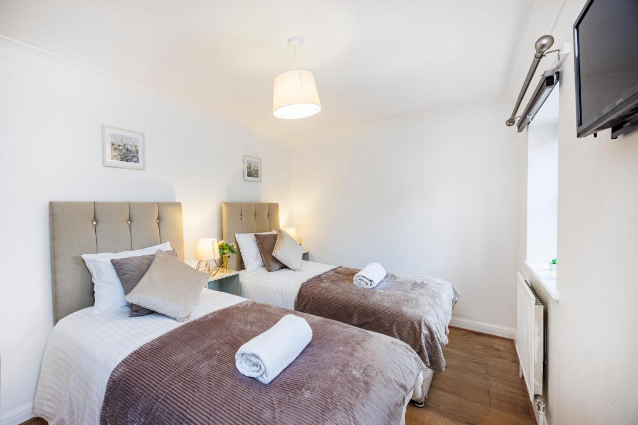 Lovely 2 Bd Hse With Parking Near Excel 런던 외부 사진
