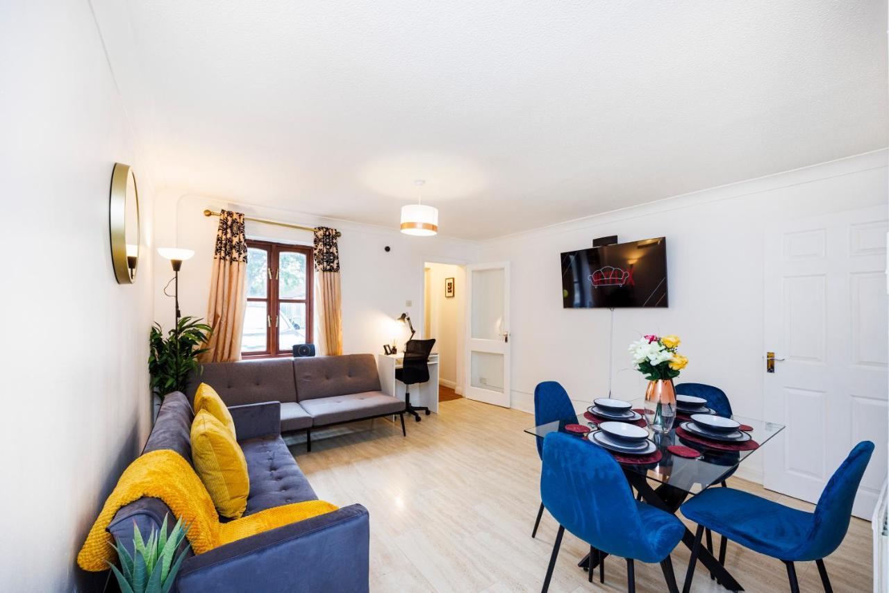 Lovely 2 Bd Hse With Parking Near Excel 런던 외부 사진